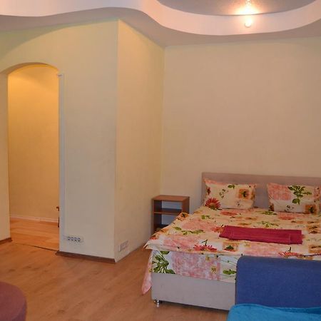 Apartment On Peremogy Square Kijev Kültér fotó